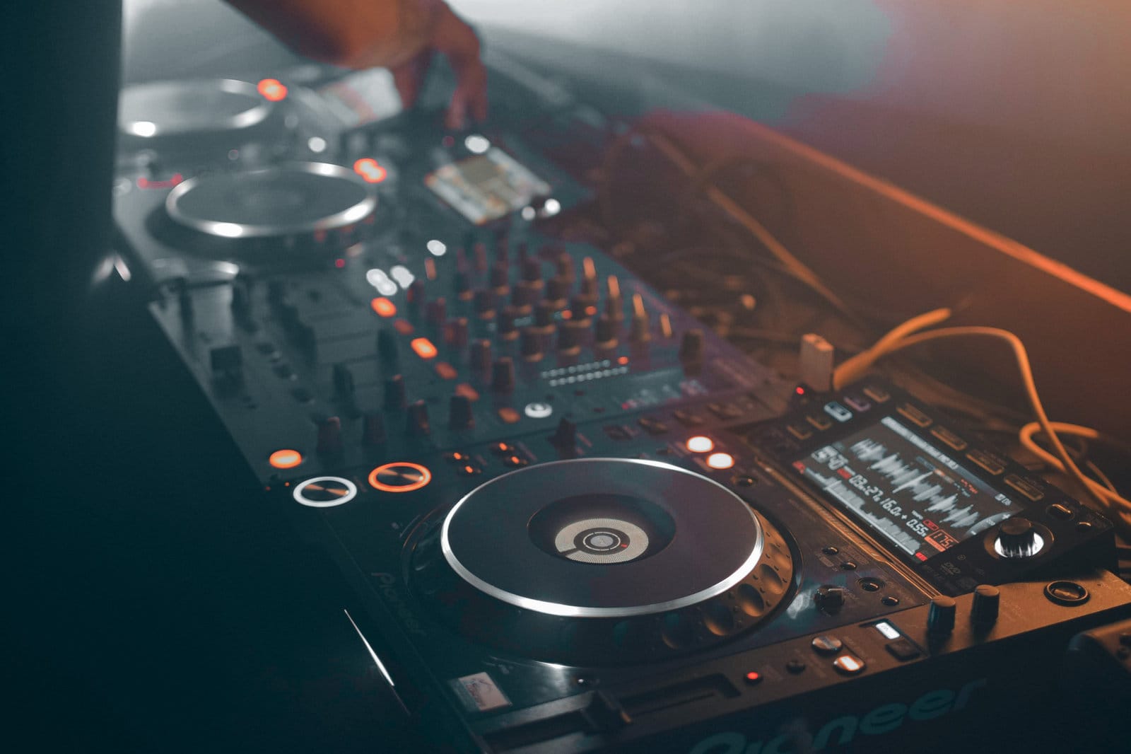 DJ controller and mixer